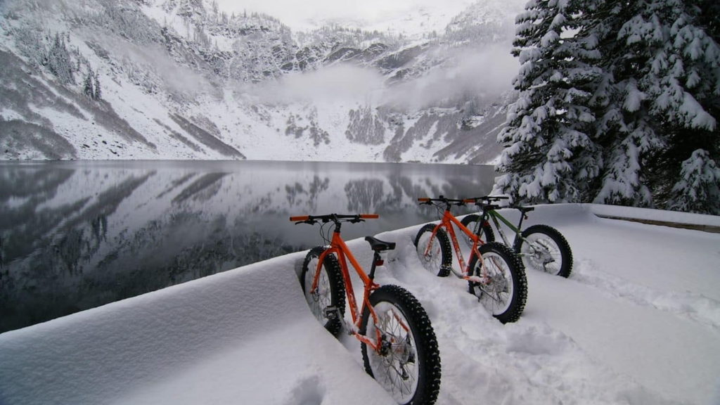 Zimowe opony rowerowe w fatbike'ach