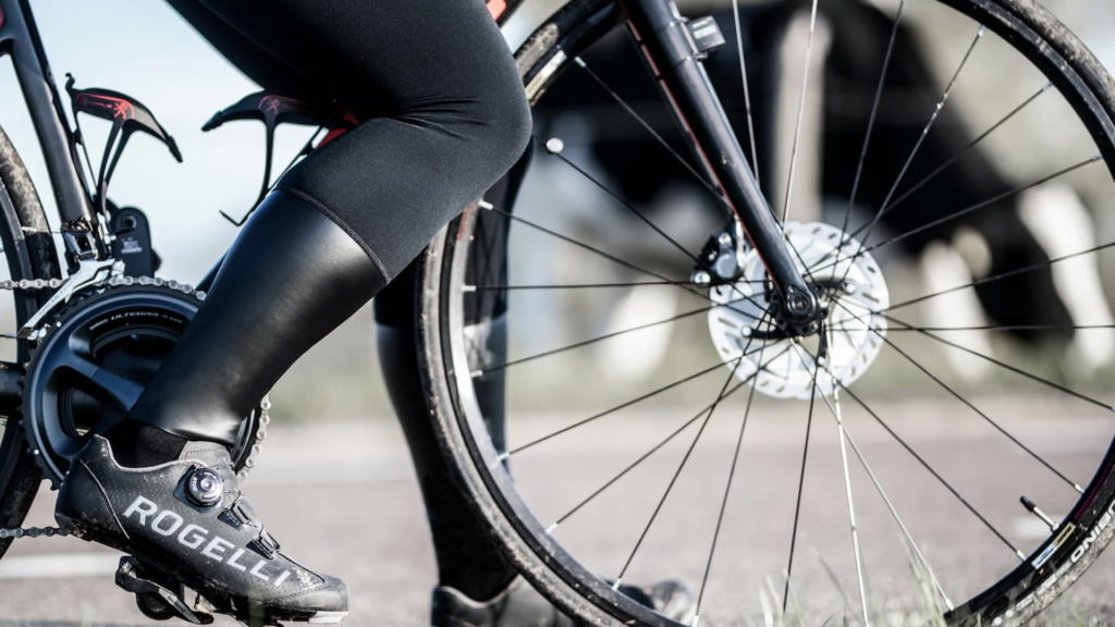 Długie spodnie rowerowe pomagają przetrwać zimę